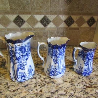 Set of 3 Pitchers in Classic Biue and White -Graduated Sizes (#16)