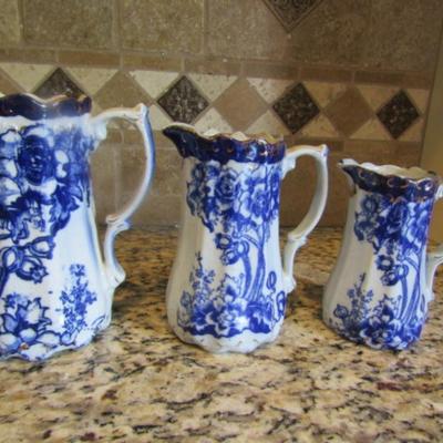 Set of 3 Pitchers in Classic Biue and White -Graduated Sizes (#16)