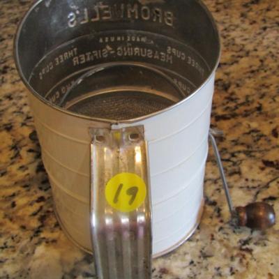 Vintage Bromwell's Flour Sifter- White with Apples (#19)