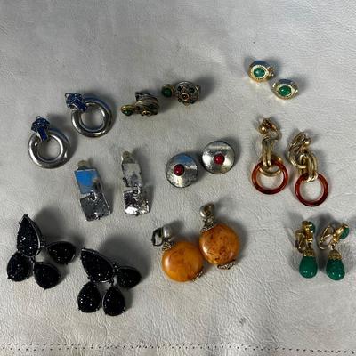 9 Pair of Vintage Earrings 