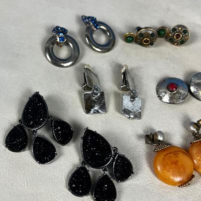 9 Pair of Vintage Earrings 