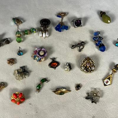 SUPER Lot of Mix and Match Vintage Earrings, Parts and Pieces. 