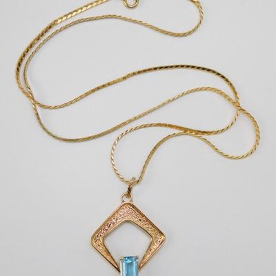Pretty Aquamarine Colored Glass Stone Pendant Necklace