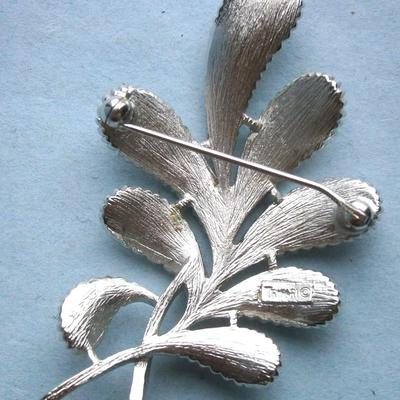 Vintage Crown Trifari Leaf Pin/Brooch