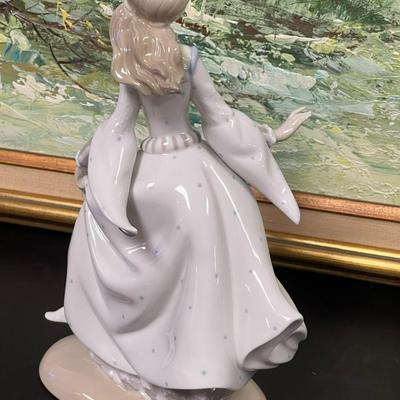 Wonderful LLADRO. Lost a Finger