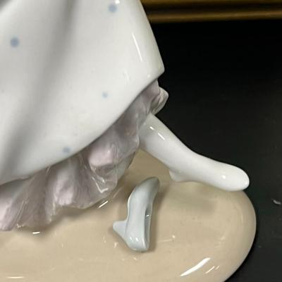 Wonderful LLADRO. Lost a Finger