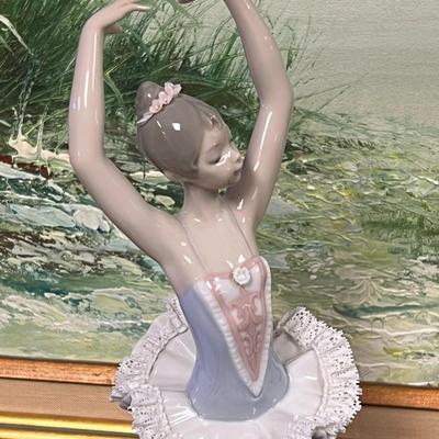Amazing Ballet Dancer LLADRO. Lost 2 Fingers