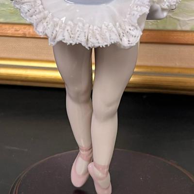 Amazing Ballet Dancer LLADRO. Lost 2 Fingers