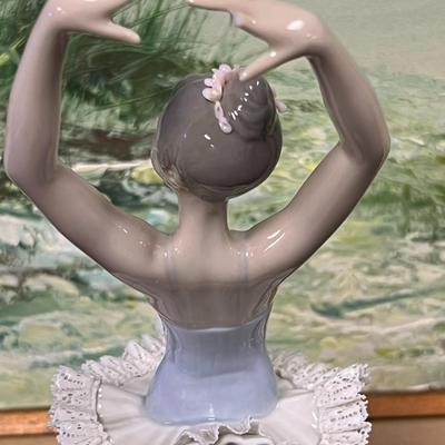Amazing Ballet Dancer LLADRO. Lost 2 Fingers