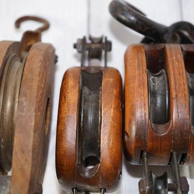 ANTIQUE WOODEN BLOCK AND TACKLE PULLEYS WOOD