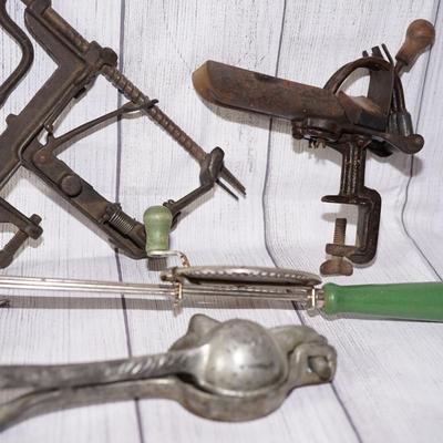 GROUPING OF FOUR ANTIQUE KITCHEN ITEMS TO INCLUDE CHERRY PITTER