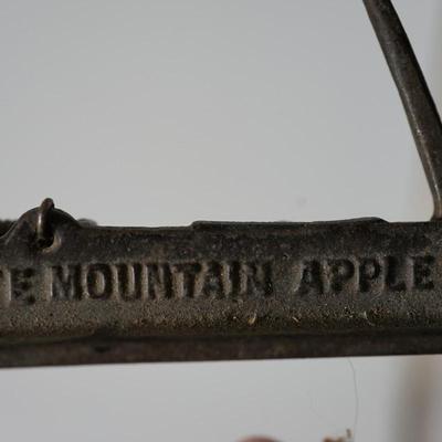 GROUPING OF FOUR ANTIQUE KITCHEN ITEMS TO INCLUDE CHERRY PITTER