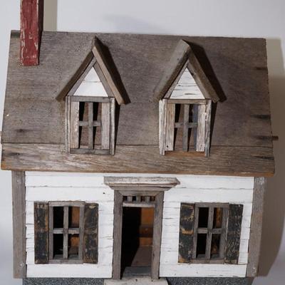HAND CRAFTED PRIMITIVE STYLE 13" DECORATIVE HOUSE /CLAPBOARD AND SHUTTERS /1990'S SIGNED