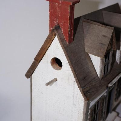 HAND CRAFTED PRIMITIVE STYLE 13" DECORATIVE HOUSE /CLAPBOARD AND SHUTTERS /1990'S SIGNED