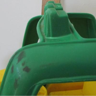 #32 John Deer tractor toy, plastic
