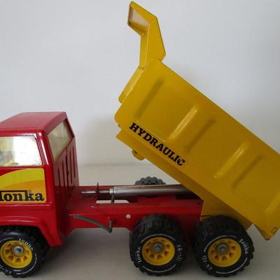 #38 Tonka dump truck, metal