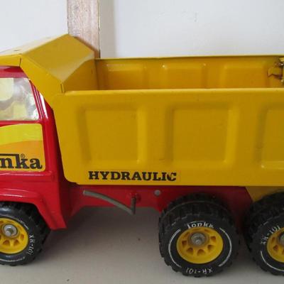 #38 Tonka dump truck, metal