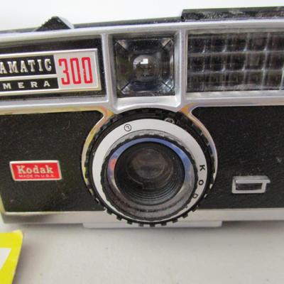 #53 Vintage Kodak camera with case, flash cubes, film, flash bulbs