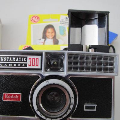 #53 Vintage Kodak camera with case, flash cubes, film, flash bulbs