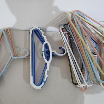 #66 42 Plastic hangers
