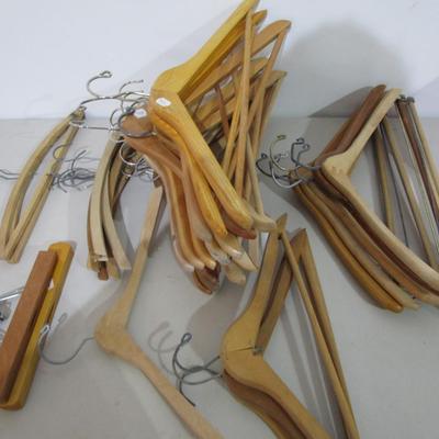 #67 37 Wooden hangers