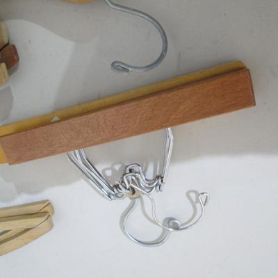 #67 37 Wooden hangers