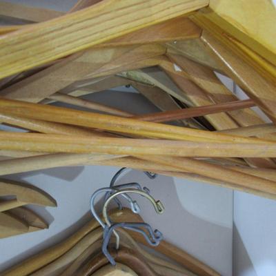 #67 37 Wooden hangers
