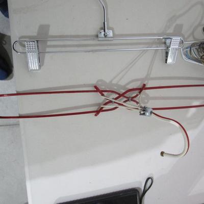 #70 42 Metal hangers 