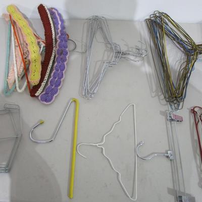 #70 42 Metal hangers 
