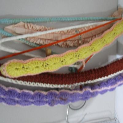 #70 42 Metal hangers 