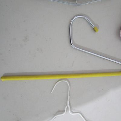#70 42 Metal hangers 