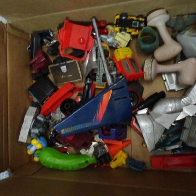 LOT 182. MISC TOYS, CARDS  AND TOY PARTS