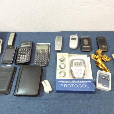 LOT 184. MISC UNTESTED ELECTRONIC ITEMS AND ANGEL DECOR
