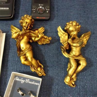 LOT 184. MISC UNTESTED ELECTRONIC ITEMS AND ANGEL DECOR