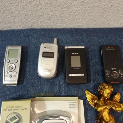 LOT 184. MISC UNTESTED ELECTRONIC ITEMS AND ANGEL DECOR