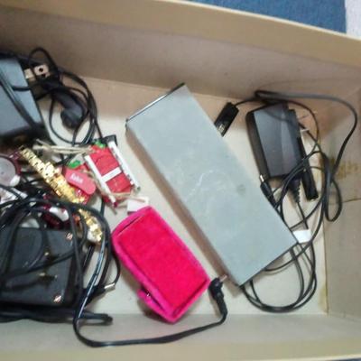 LOT 184. MISC UNTESTED ELECTRONIC ITEMS AND ANGEL DECOR