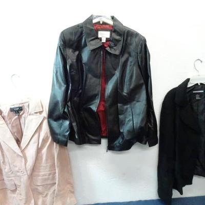LOT 187. THREE LADIES COATS/JACKETS ALFANI, WORTHINGTON AND REQUIREMENTS BRANDS