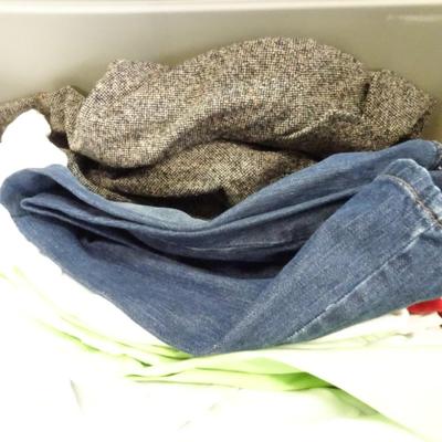 LOT 188. CONTAINER OF LADIES CLOTHING OVER 15 GARMENTS SIZE INCLUDE XL AND SIZE 18