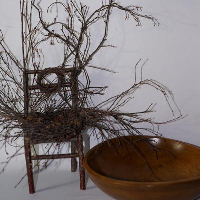 ANTIQUE WOODEN MAPLE TURNED BOWL OF 14" / BENT HICKORY WITH GRAPEVINES DECORATIVE