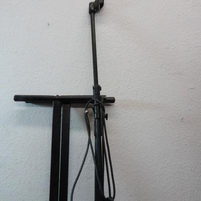 LOT 191 KEYBOARD, KEYBOARD STAND AND MIC STAND