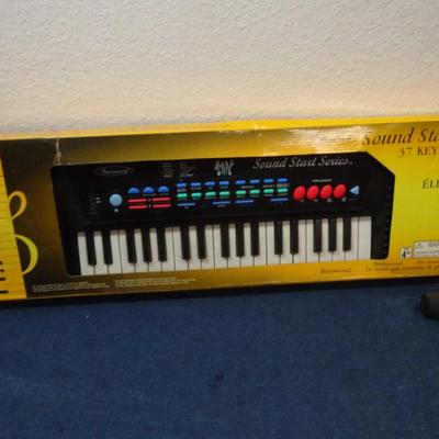LOT 191 KEYBOARD, KEYBOARD STAND AND MIC STAND