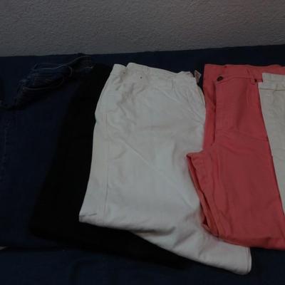 LOT 192. LADIES CLOTHING OVER 15 GARMENTS