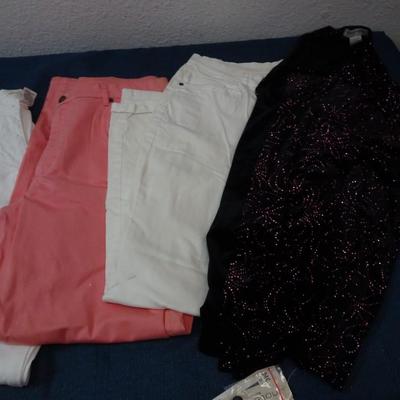 LOT 192. LADIES CLOTHING OVER 15 GARMENTS
