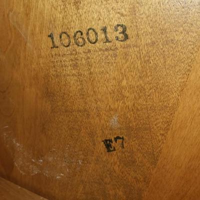 Vintage Round or Oval dining room table with two leaves