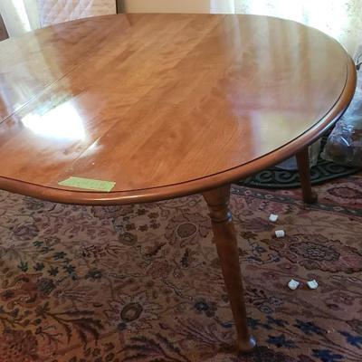 Vintage Round or Oval dining room table with two leaves