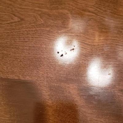 Vintage Round or Oval dining room table with two leaves