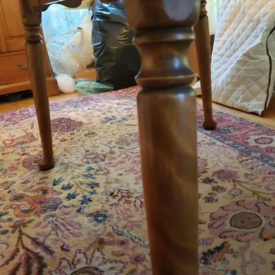 Vintage Round or Oval dining room table with two leaves