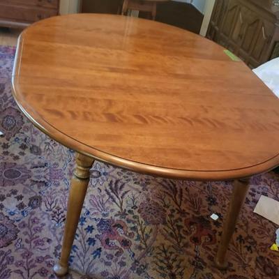 Vintage Round or Oval dining room table with two leaves