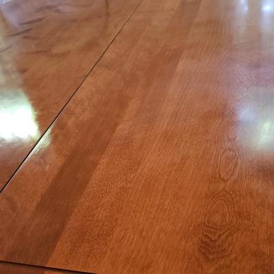 Vintage Round or Oval dining room table with two leaves