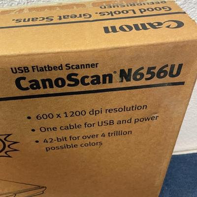 LOT 193. LARGE MISC LOT INCLUDING ROKU, TOOLS, SCANNER, CRIBBAGE BOARDS & MORE